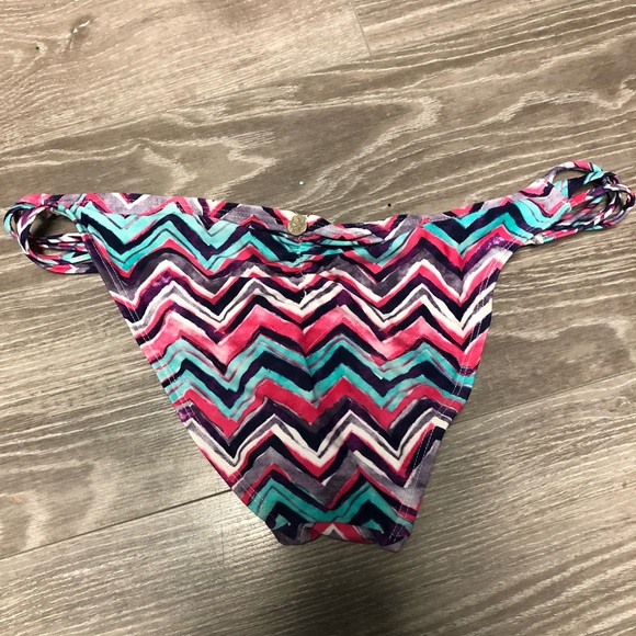 Quint Soul Wavy Pink and Purple bikini (top and bottom) - Picture 4 of 6